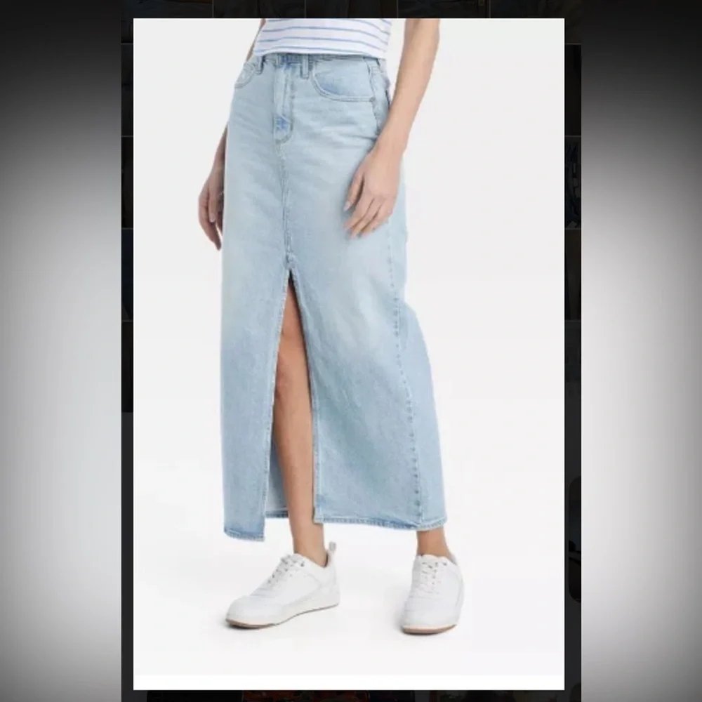 Universal Thread Woman’s Light Blue Wash Denim Maxi Skirt NWT